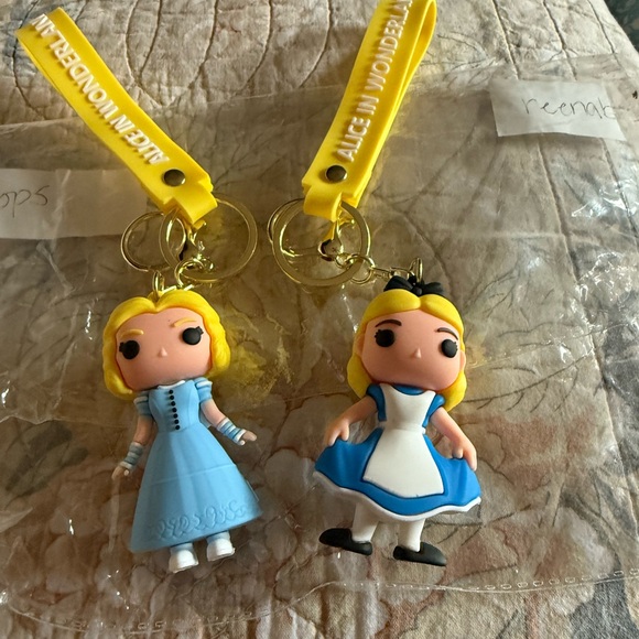 Alice in Wonderland Keychains - Picture 4 of 8